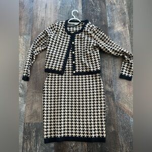 Taylor Black and Cream Knit Garment